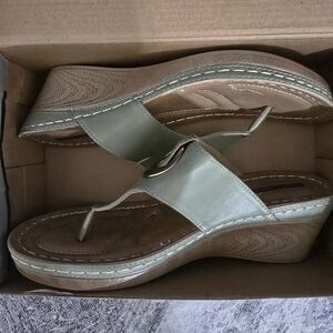 Good Choice womens Wedge sandals size 10